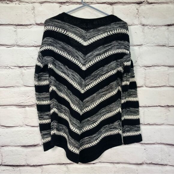ALMOST FAMOUS Womens Size M BLACK & GRAY V Pattern V-Neck SWEATER SZ XL V Neck - Picture 4 of 12